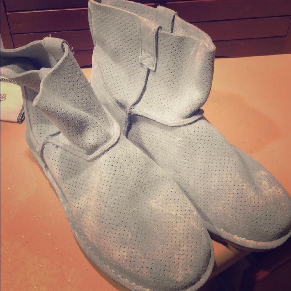 SOLD CROSS SELL Ugg classic unlined mini
